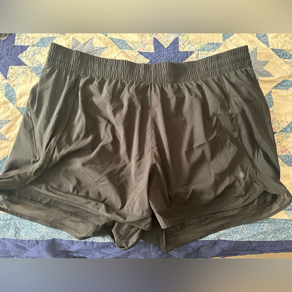 Athleta black racer run 4” Shorts